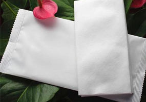 央视曝光袋装湿巾有毒 长期使用损肤伤健康